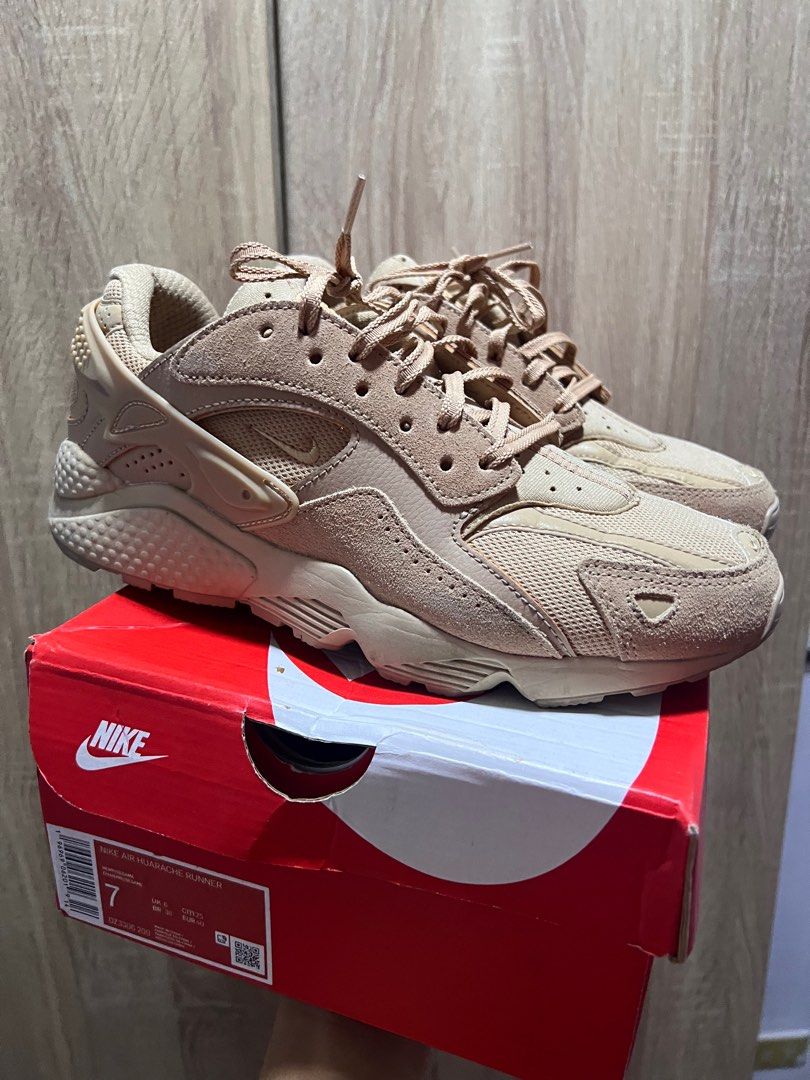 Nike huarache (Category: Sneakers) located in Manila. Submitted by jaybeeeeeeeeee (Listing ID 1371054284, Image 2). Description: Nike huarache Size 7 mens Aunthentic, searchable code complete with box Negotiable.