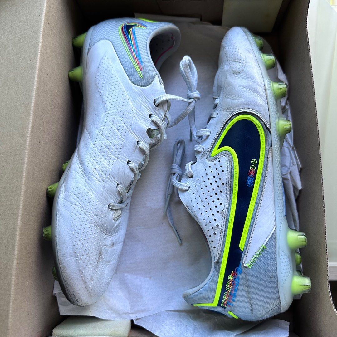 Nike Tiempo Legend 9 Elite HG Soccer Boots Football Cleats (Category: Boots) located in Singapore. Submitted by king_eric (Listing ID 1371085668, Image 1). Description: Nike Tiempo Legend 9 Elite HG Football Cleats (Japan version) SKU DB0823-054, elite is 1st grade Size US9, UK8, Eur 42.5 I take good care of my cleats, wiped / brushed clean after wearing, conditioned with mink oil to keep the leather soft, no funny smell. Nice comfortable pair of