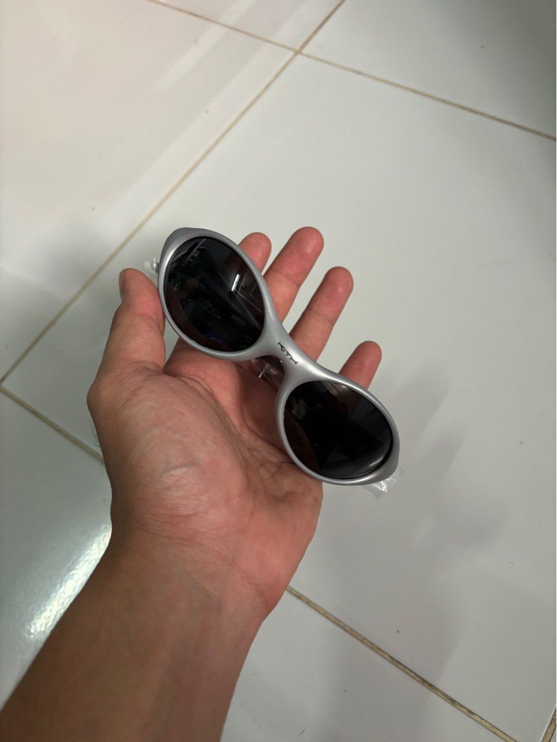 Oakley eye jacket redux sunglasses (Category: Portable Audio Accessories) located in Manila. Submitted by Caps4everyone (Listing ID 1371054584, Image 1). Description: For sale only Oakley eyejacket redux Kith Price: 4,000 Pm for sure buyer only.