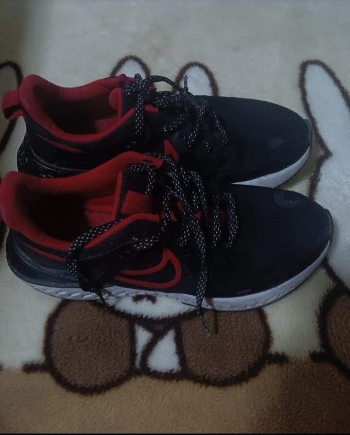 Original Nike Legend React 2 Red (Category: Sneakers) located in Calamba. Submitted by manueld16204 (Listing ID 1371135567, Image 1). Description: Original Nike Legend React 2 Red size: US 7.5 with Qr code and serial # Good condition.