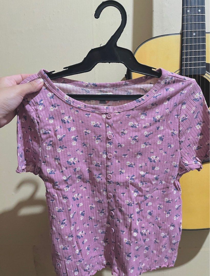 Pink floral coquette top (Category: Blouses) located in Quezon City. Submitted by allhaillizz (Listing ID 1371161229, Image 1). Description: for XS-M body frame rfs: di na kasya.