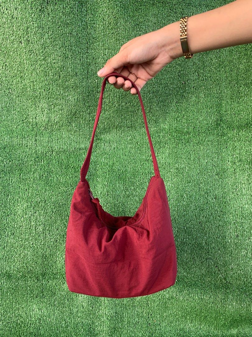 Random Shoulder Bag (Category: Shoulder Bags) located in Manila. Submitted by anggex44 (Listing ID 1371110000, Image 1). Description: NO ISSUE.