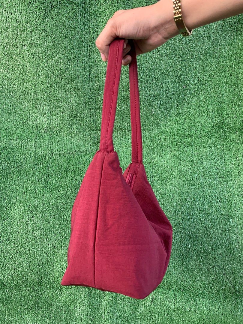 Random Shoulder Bag (Category: Shoulder Bags) located in Manila. Submitted by anggex44 (Listing ID 1371110000, Image 2). Description: NO ISSUE.