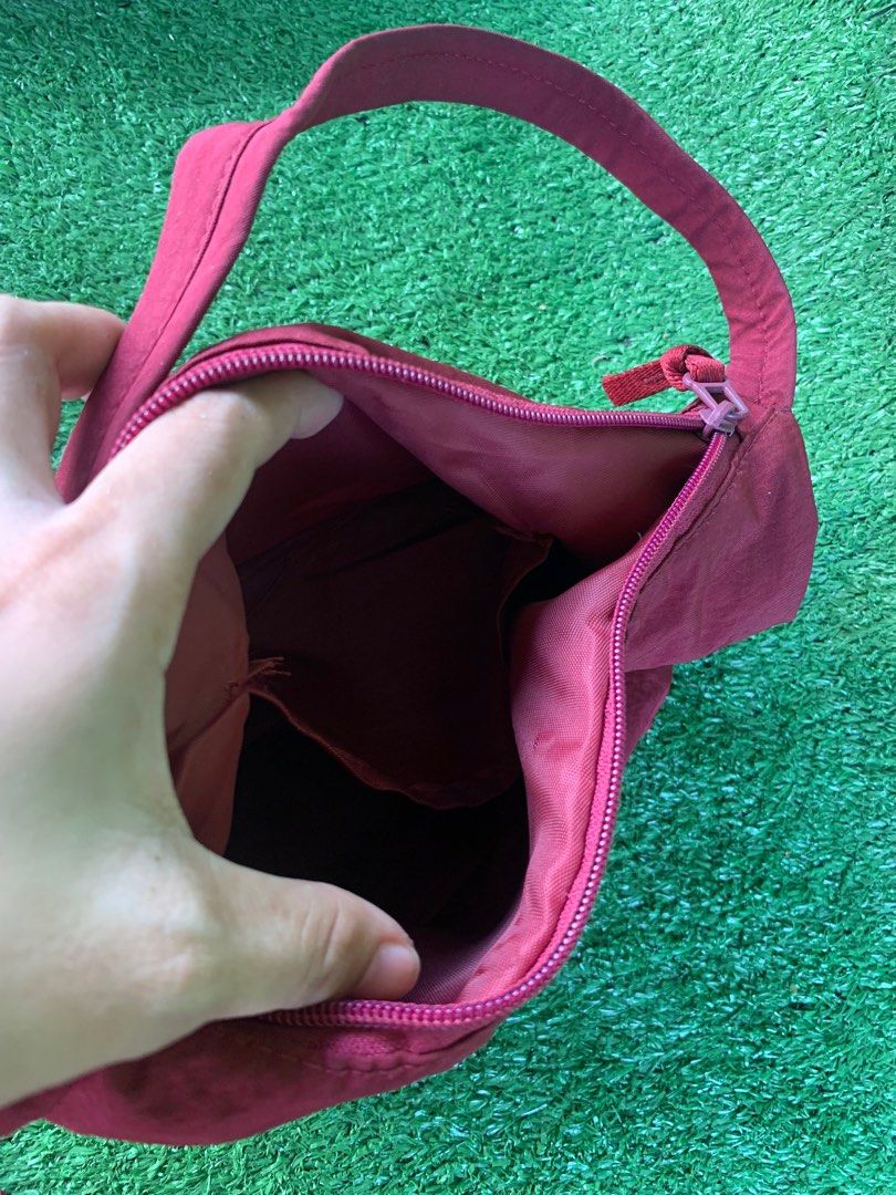 Random Shoulder Bag (Category: Shoulder Bags) located in Manila. Submitted by anggex44 (Listing ID 1371110000, Image 3). Description: NO ISSUE.