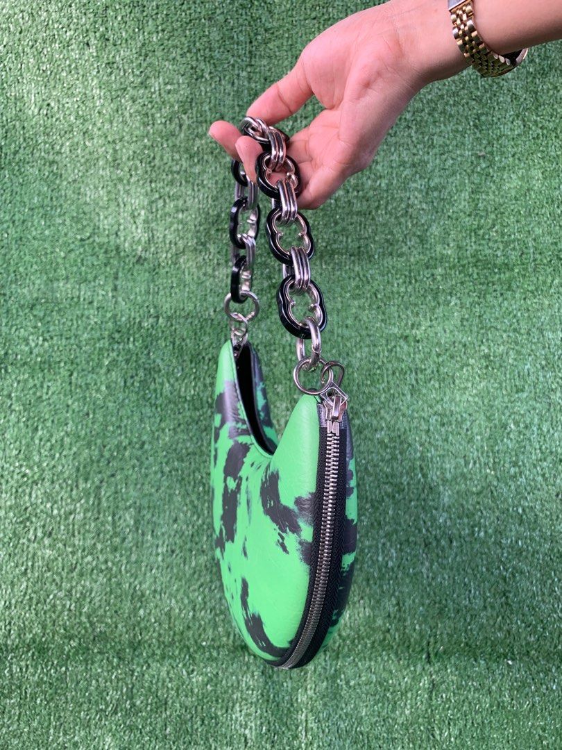 Random Shoulder Bag (Category: Shoulder Bags) located in Manila. Submitted by anggex44 (Listing ID 1371110573, Image 2). Description: NO ISSUE.