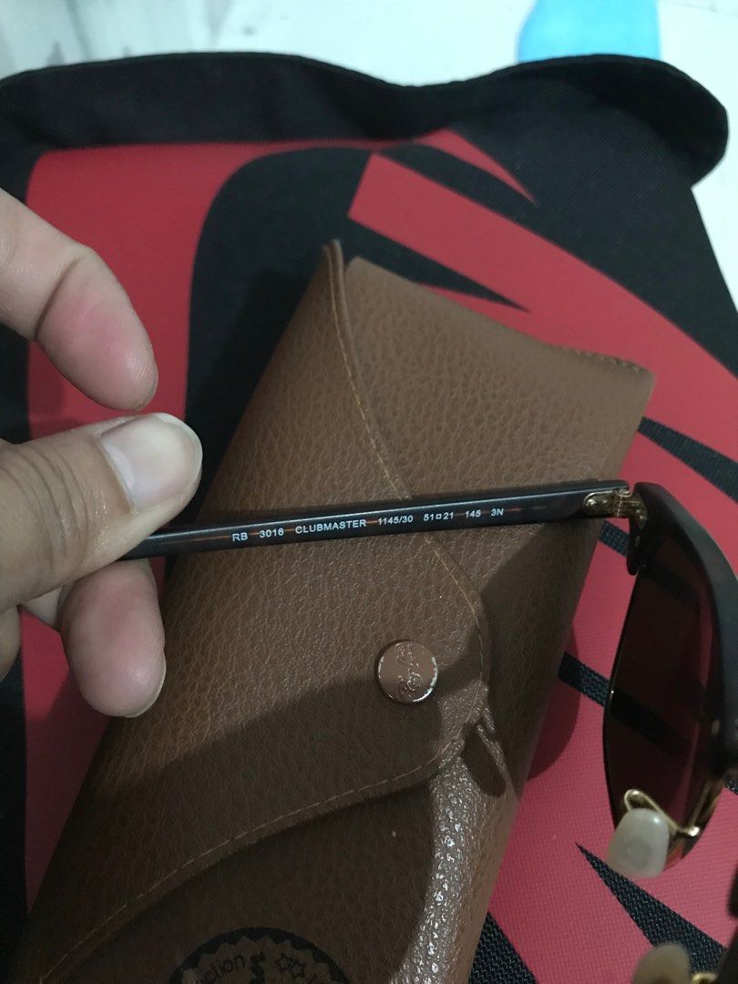 Rayban Clubmaster classic sunglasses (Category: Sunglasses & Eyewear) located in Cavite. Submitted by laliswagg (Listing ID 1371112442, Image 3). Description: Original price 15,000 Clubmaster classic sunglasses in black on gold RB3016 may maliit lng na gasgas sa salamin. can send more pics.