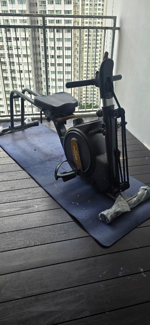 Rowing machine (Category: Cardio & Fitness Machines) located in Singapore. Submitted by royalfire_ca322d (Listing ID 1371094817, Image 1). Description: FOR SALE: OZ Cyclone CN-1000 Total Body Workout Machine – $200 (Bought at $590) Model: OZ Cyclone CN-1000 Condition: Good – lightly used, so it’s still in solid shape. Performance: Fully functional, with smooth operation and a comfortable padded seat. Cosmetic Note: Minor rust on some metal parts 