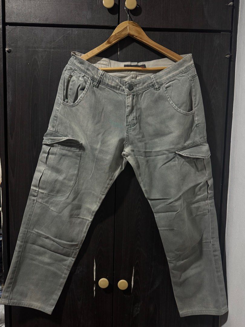 Rule of Thirds Cargo Pants (Category: Jeans) located in Las Pinas. Submitted by masd0923 (Listing ID 1370985159, Image 1). Description: Men’s Vintage Cool Cargo Pants Brand: Rule of Thirds Material: 100% Cotton Color: Greenish gray Style: Straight cut W - 32 in L - 35 in (Cropped; Ankle length) Width of hem: 7 in.