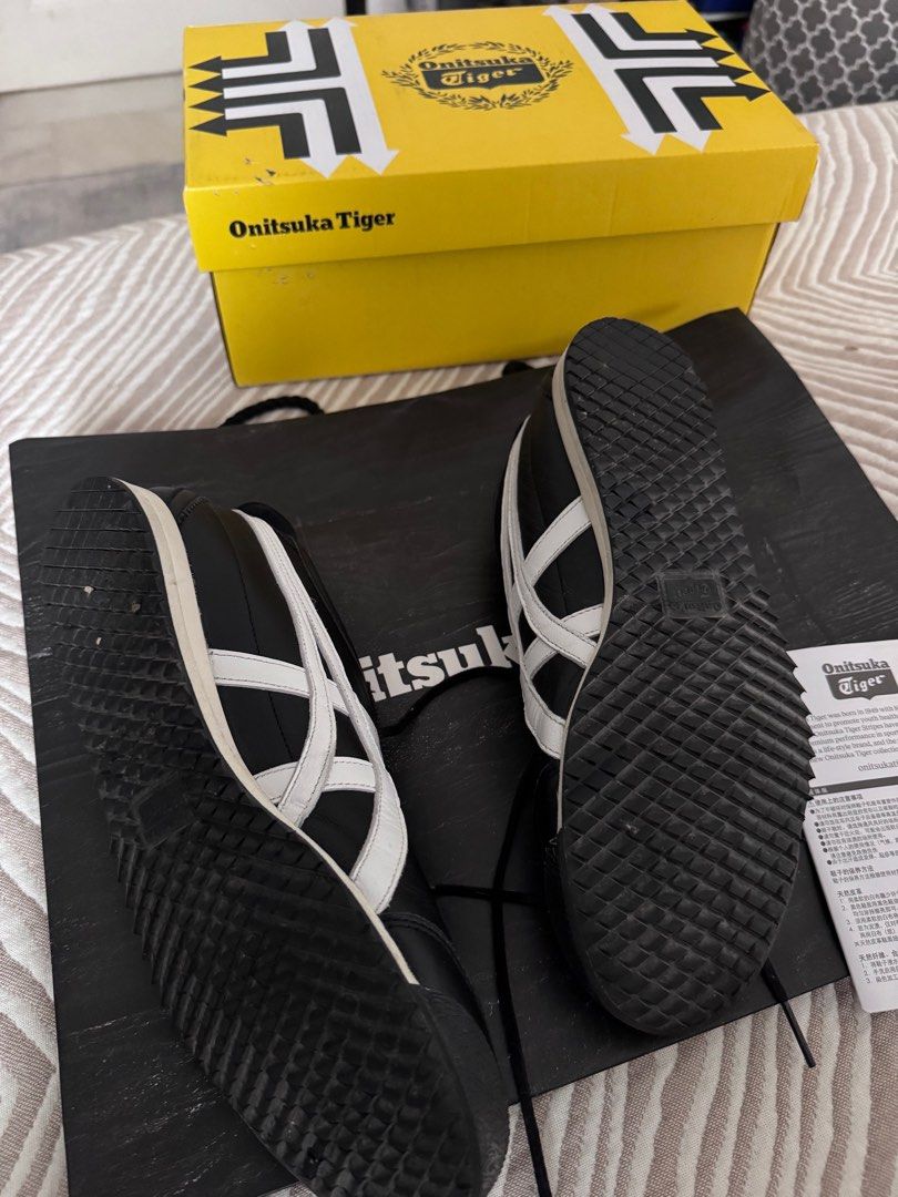 Snickers (Category: Sneakers) located in Kapar. Submitted by gmaimai (Listing ID 1371019551, Image 3). Description: pakai sekali. postage 10. Harga almost 800. but fit also for euro 38. boleh nego harga.!!!!.