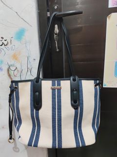 (Kategori: ) berada di . Dikirim oleh ala_preloved_stuff (ID iklan 1371136020, Gambar 1). Deskripsi: .