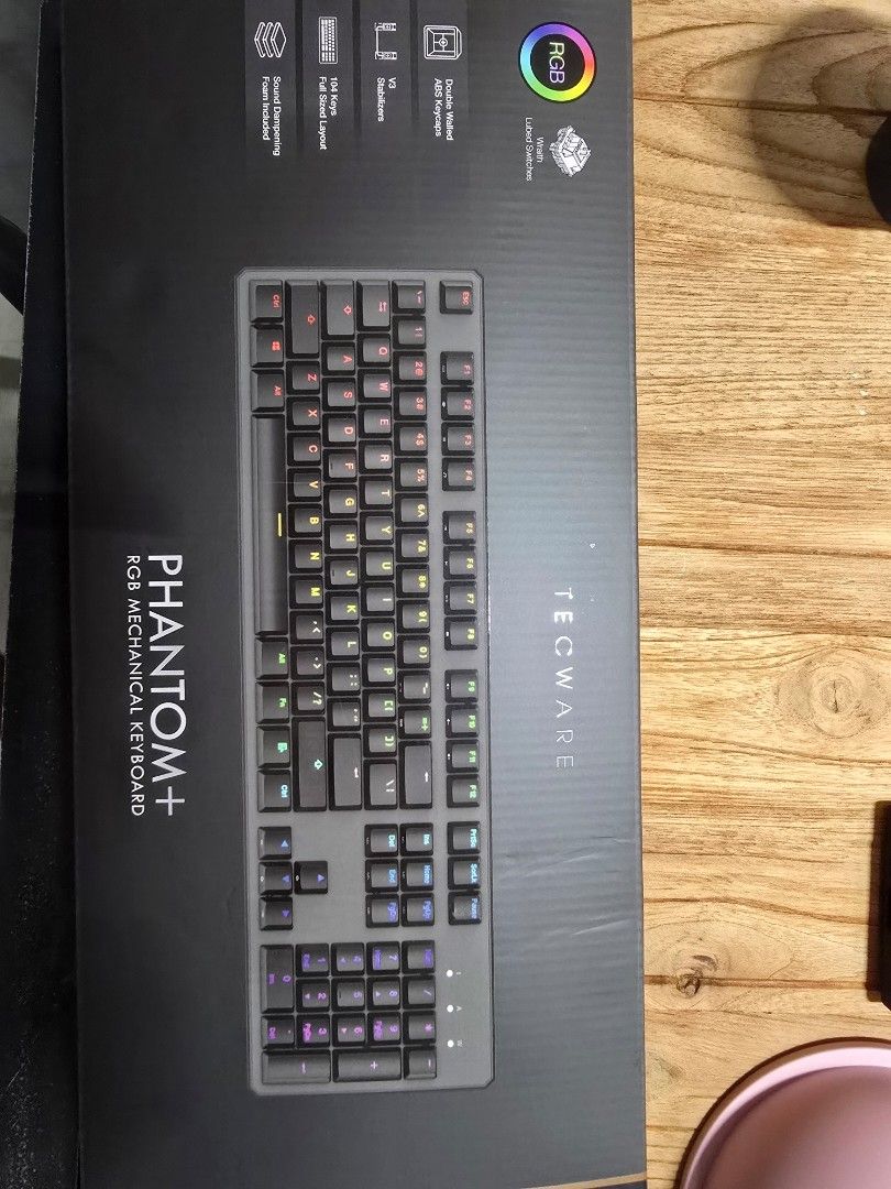 Tecware Phantom+ (Category: Computer Keyboard) located in Singapore. Submitted by teojuncheng (Listing ID 1355734946, Image 1). Description: Lightly used Tecware Phantom+. Good condition..