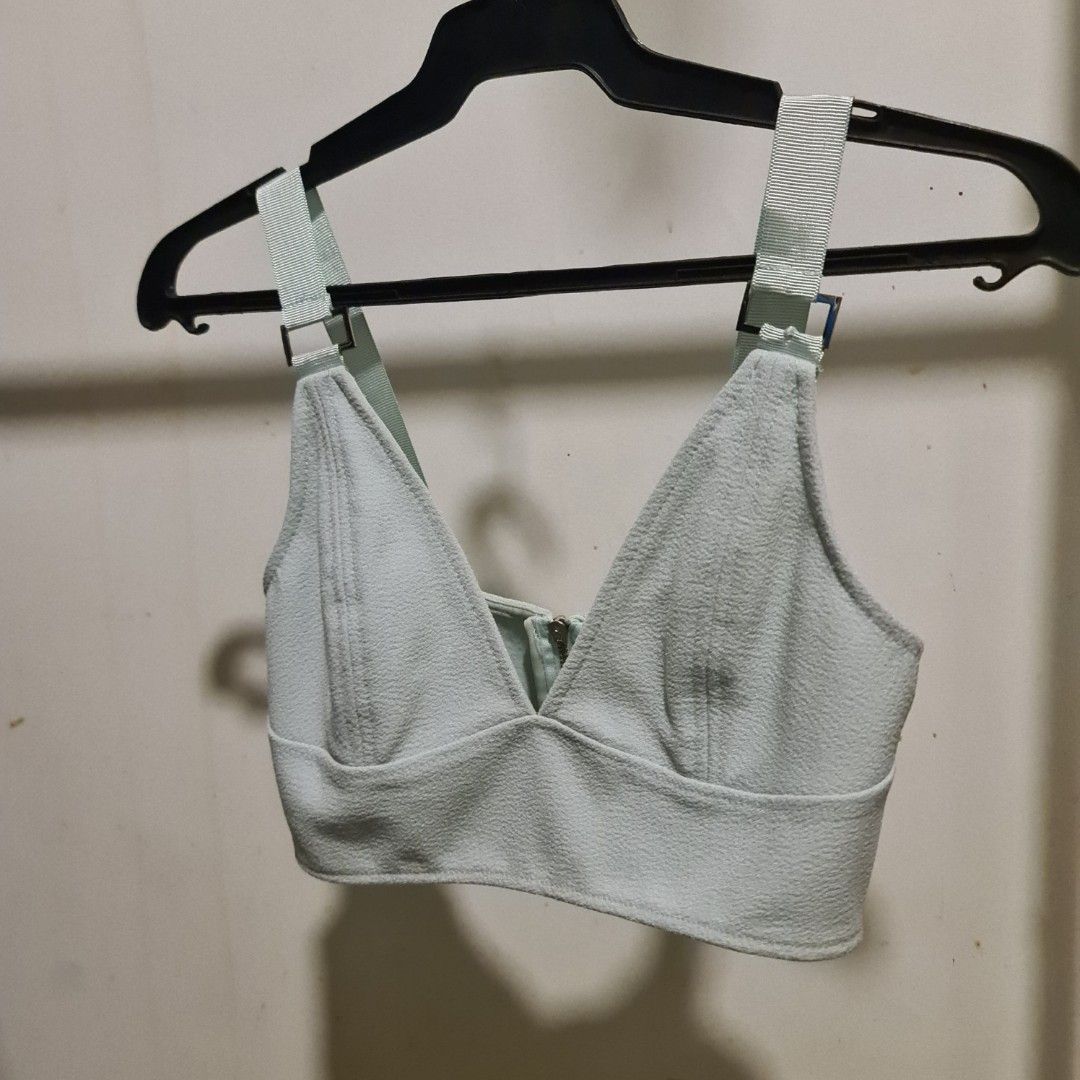 Topshop mint green bralette crop (Category: Sleeveless) located in Quezon City. Submitted by 2ndhand_ph (Listing ID 1371156508, Image 2). Description: fits xs-s party top fits 34a/ 36a, no pads non stretch no when worn pics.