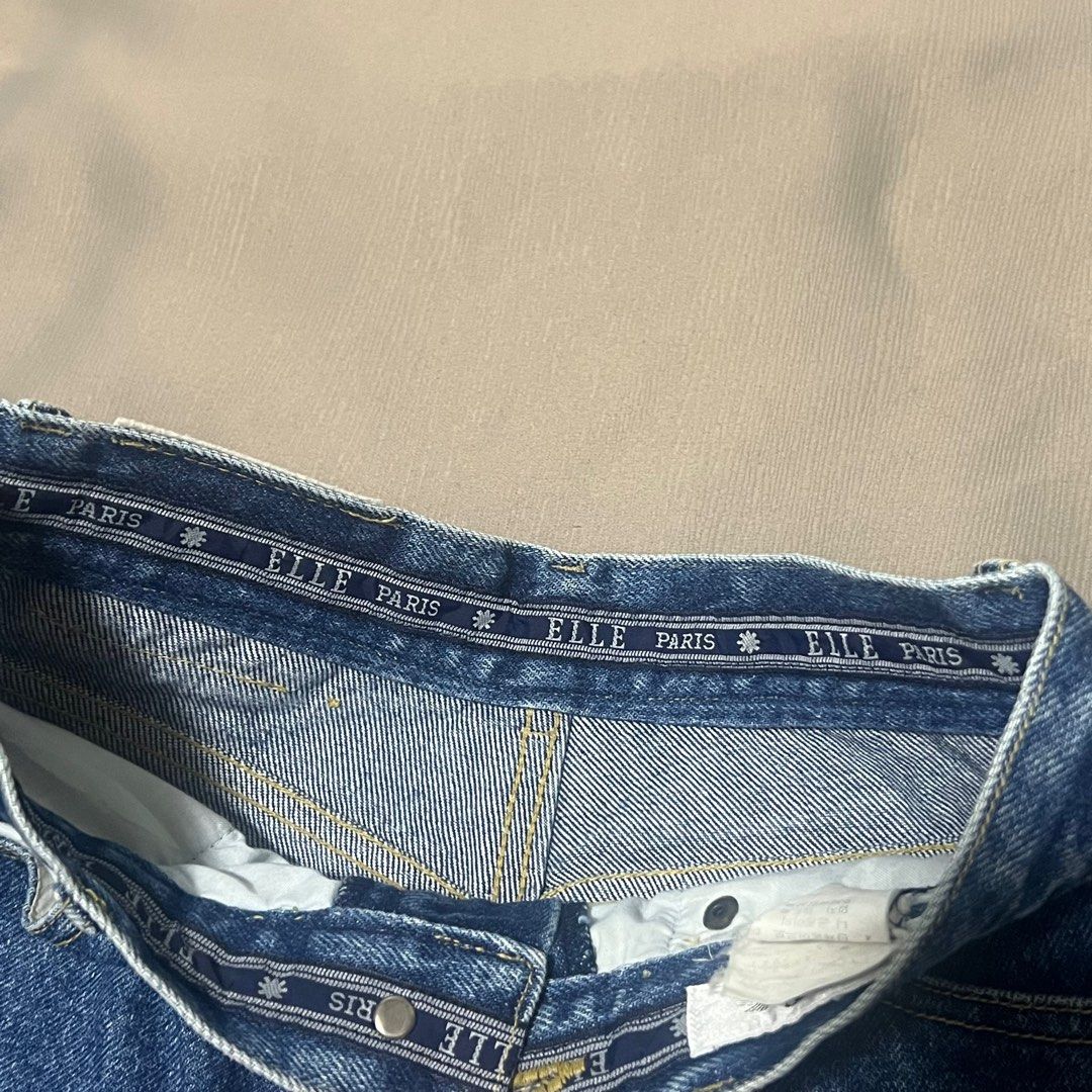 Vintage Elle Mom Jeans (Category: Jeans) located in Quezon City. Submitted by yakinickidon (Listing ID 1371159212, Image 3). Description: — love this! thrifted piece that's very high quality with beautiful detail 🤍 — baggy fit - can comfortably fit up to 26 inches — message me if interested ! can give bigger discount if getting with other items ☻.