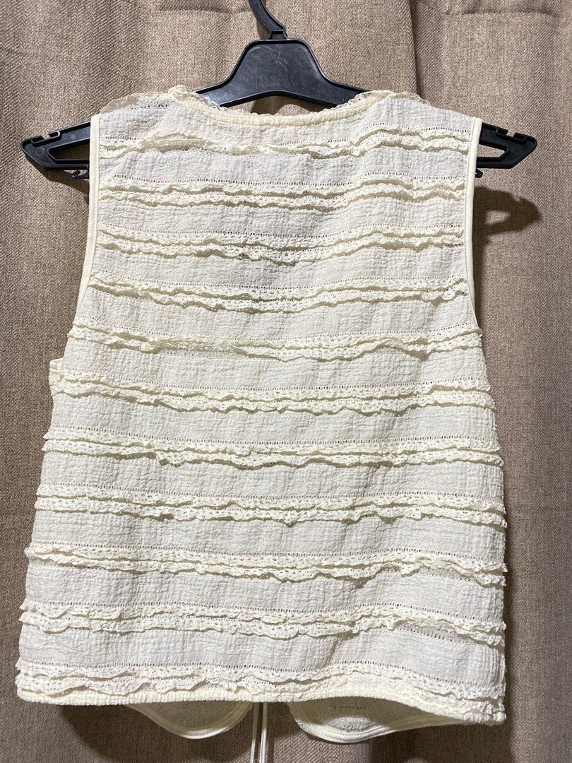 Zara Inspired Vest in cream (Category: Others Tops) located in Cebu City. Submitted by kiiinavz (Listing ID 1371145590, Image 3). Description: Perfect for casual or summer fits Used once only for a trip Fits small- medium Rfs: Declutter.