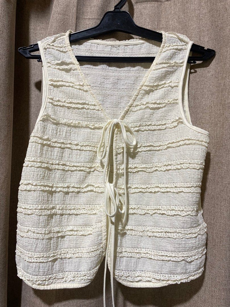 Zara Inspired Vest in cream (Category: Others Tops) located in Cebu City. Submitted by kiiinavz (Listing ID 1371145590, Image 1). Description: Perfect for casual or summer fits Used once only for a trip Fits small- medium Rfs: Declutter.