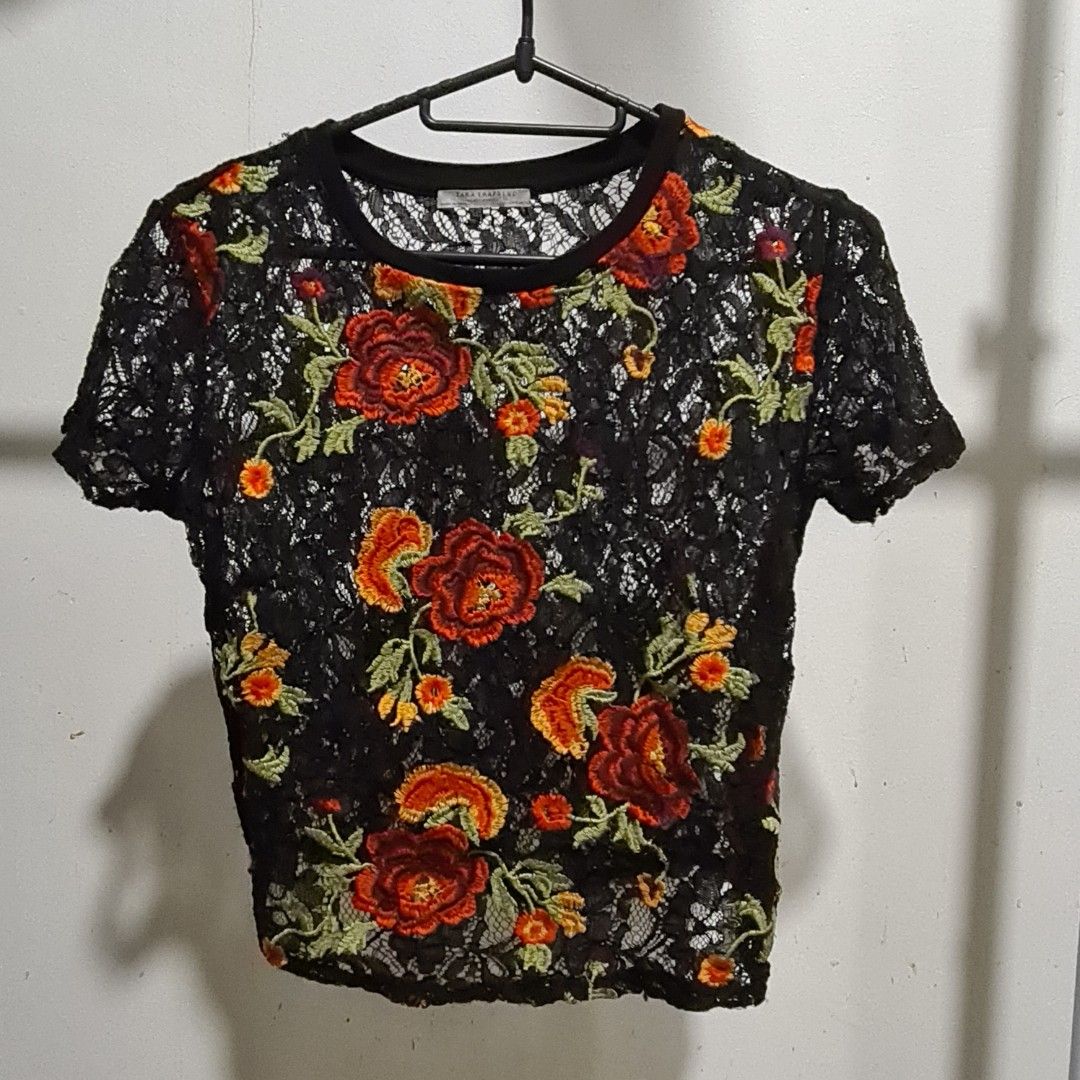 Zara lace floral top (Category: Blouses) located in Quezon City. Submitted by 2ndhand_ph (Listing ID 1371154038, Image 2). Description: fits xs-s semi crop black / red with flower / rose details no when worn pics.