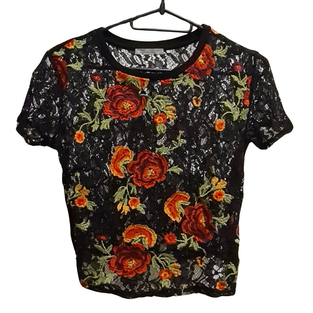 Zara lace floral top (Category: Blouses) located in Quezon City. Submitted by 2ndhand_ph (Listing ID 1371154038, Image 1). Description: fits xs-s semi crop black / red with flower / rose details no when worn pics.