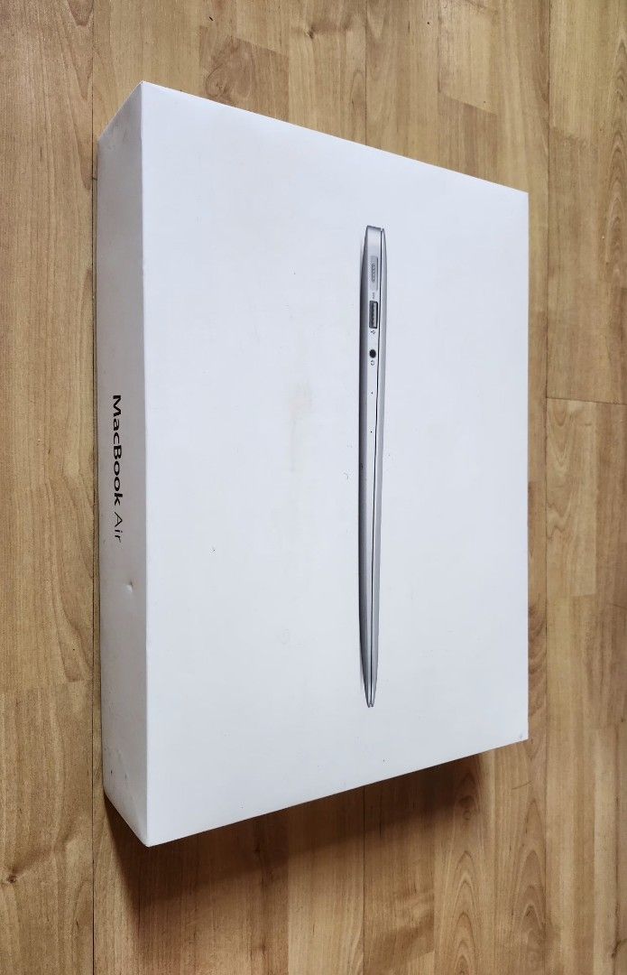 13-inch Macbook Air Box Only (Category: Laptops & Notebooks) located in Singapore. Submitted by schofmed (Listing ID 1371249600, Image 2). Description: Box for Macbook Air 13-inch.