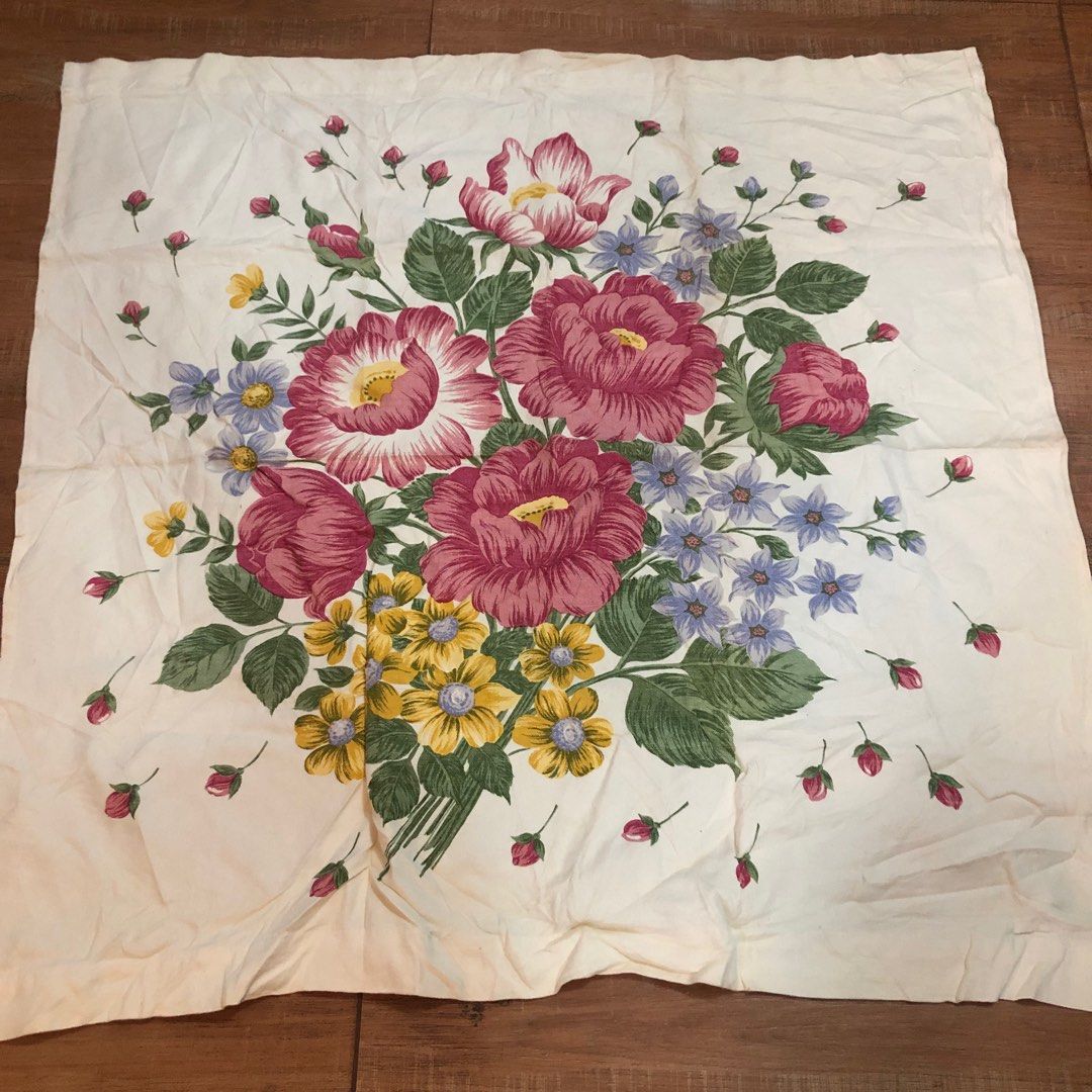 33”x33” table cover (Category: Carpets, Mats & Flooring) located in Dipolog. Submitted by playmatesfriend.ph (Listing ID 1371218680, Image 1). Description: .