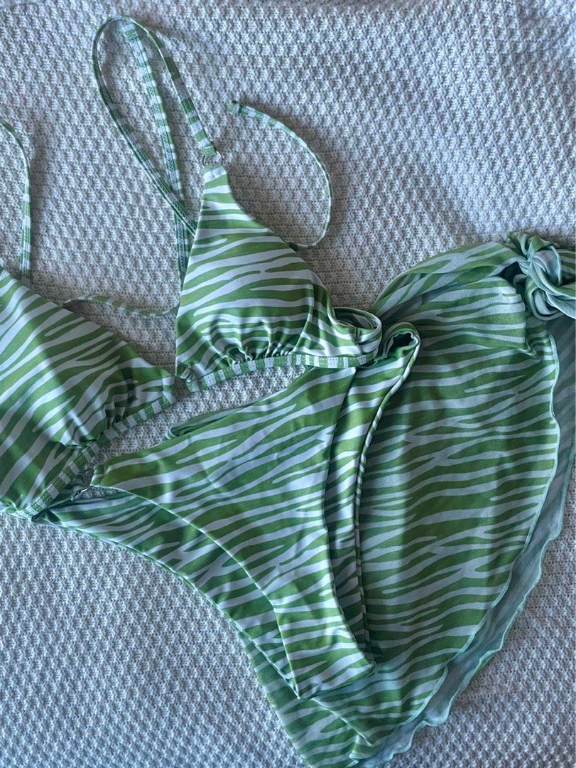 3 Piece Bikini Swimsuit (Category: Bikinis & Swimsuits) located in Taguig. Submitted by hellokyky (Listing ID 1371238300, Image 1). Description: includes: top, bottom, cover fits size: s to m.