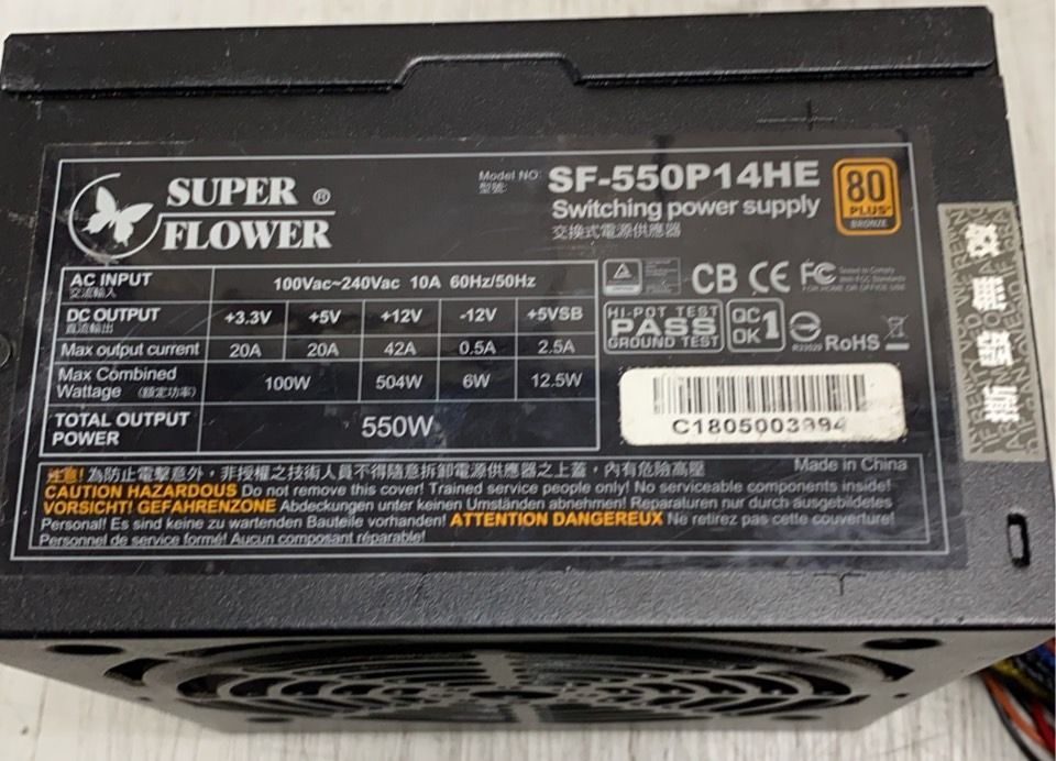 由 vogueclassic (刊登 ID 1371238909，圖片 1) 提交，位於 新北市 (New Taipei) 的 【尚典3C】振華 550W SF-550P14HE 80+ 電源供應器 中古*二手 (類別：電腦周邊產品)，說明：【尚典3C】振華 550W SF-550P14HE 80+ 電源供應器 中古*二手 商品說明: # 保固30天(人為損壞不在保固範圍內) # 中古商品難免有刮傷 完美主義者請三思 ➔商品購買須知➔非常重要➔請詳閱 ☛運費、商品數量 請先私訊詢問 ☚ ✔商品規格請詳閱內文。 ✔3C商品歡迎~到~店~確認/測試，避免相關消費爭議。 ✔商品為二手品，功能皆正常，如對外觀非常介意者，請勿下單。 ✔商品下單後兩日內會寄出(不含週日及國定假日)。 ✔商品到貨時間依照物流配送時間為主，恕無法指定到貨時間。 ✔如需開立三聯式發票，請先私訊。。