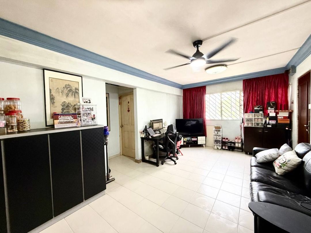 4 Room HDB Corner Unit in Ang Mo Kio!62853062412929110