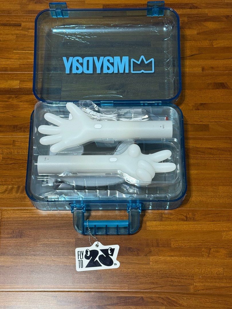 由 tsengyishan (刊登 ID 1371316427，圖片 1) 提交，位於 台中市 (Taichung) 的 五月天回到那一天雲端互動版 (類別：社群活動)，說明：五月天成團25週年，高雄世運場買，僅當天使用一次 （中、彰、投可面交）。