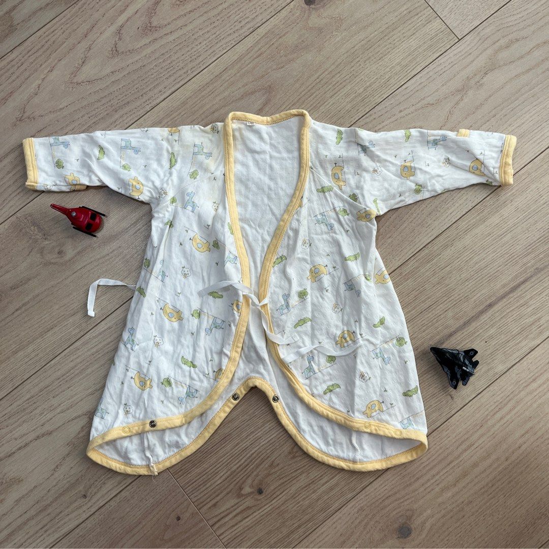 由 az0001 (刊登 ID 1371358198，圖片 1) 提交，位於 高雄市 (Kaohsiung) 的 嬰兒蝴蝶衣 (類別：嬰兒及兒童流行時尚)，說明：尺寸：70cm。