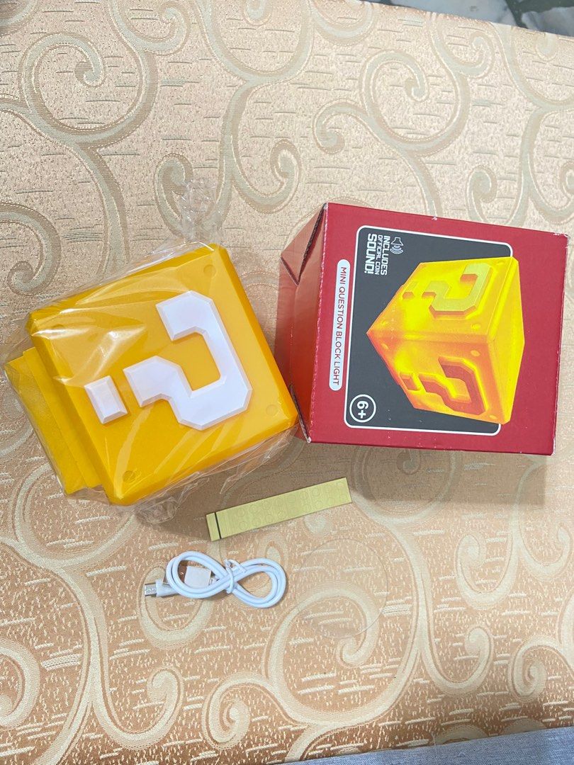 由 nina0907 (刊登 ID 1371231796，圖片 1) 提交，位於 新北市 (New Taipei) 的 瑪利歐 問號小夜燈 (類別：其他遊戲週邊商品)，說明：全新未使用，僅到貨時拆封檢查（相關配件（詳照片） 搬家出清，便宜賣 喜歡可愛小物的你/妳不能少了它 睡覺時給你/妳暖暖的陪伴。