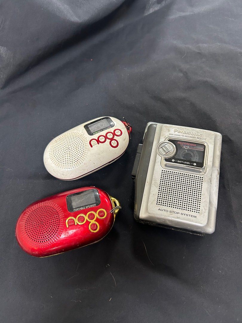 由 annieko (刊登 ID 1371314382，圖片 1) 提交，位於 台中市 (Taichung) 的 錄音機 收音機 三台合售 (類別：可攜式音響設備)，說明：搬家出清 誠心可議😘 商品如圖 歡迎私訊 😇 收藏價值大於實際價值。