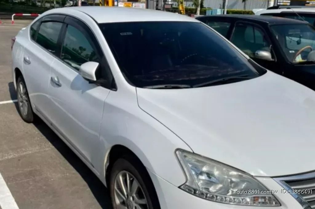 由 davidchu619 (刊登 ID 1371182265，圖片 1) 提交，位於 高雄市 (Kaohsiung) 的 二手中古車優惠中~ Sentra 白 (類別：汽車出售)，說明：你還在找車嗎？ 我幫你省錢省時間，只要10~15分鐘，就給你結果！ 我們的每一台車 都經過【SAVE認證查定表】把關： ✔ 非事故車 ✔ 非泡水車 ✔ 引擎變速箱正常 ✔ 里程數保證 ✔ 查定結果全公開，透明看得到！ 不只價格漂亮，更讓你買得安心。 買車不是靠運氣，是要看得懂證據！ 想看有哪些車？留言或私訊「報告」給你看車況查定表！ !!!!!優惠價格，暫不開放給同行調度!!!!! ❃ 廠牌：Nissan ❃ 型號：Sentra ❃ 年份：2015 ❃ 車色：白色 ❃ 排氣量：1.5L ❃ 里程：90000km ❃ 引擎燃料：汽油 ❃ 驅動方式：2WD ❃ 乘客數：4門5座 ❃ 售價：8.8萬 --- ★安全配備 ↗Keyless免匙系統 ↗煞車輔助系統 ↗防盜系統 ↗安全氣囊 ↗中控鎖 ↗ABS防鎖死