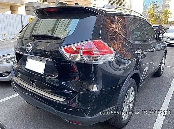 由 davidchu619 (刊登 ID 1371198574，圖片 2) 提交，位於 高雄市 (Kaohsiung) 的 二手中古車優惠中~ X-trail 黑 (類別：汽車出售)，說明：你還在找車嗎？ 我幫你省錢省時間，只要10~15分鐘，就給你結果！ 我們的每一台車 都經過【SAVE認證查定表】把關： ✔ 非事故車 ✔ 非泡水車 ✔ 引擎變速箱正常 ✔ 里程數保證 ✔ 查定結果全公開，透明看得到！ 不只價格漂亮，更讓你買得安心。 買車不是靠運氣，是要看得懂證據！ 想看有哪些車？留言或私訊「報告」給你看車況查定表！ !!!!!優惠價格，暫不開放給同行調度!!!!! ❃ 廠牌：Nissan ❃ 型號：X-Trail ❃ 年份：2015 ❃ 車色：黑 ❃ 排氣量：2.0L ❃ 里程：80000km ❃ 引擎燃料：汽油 ❃ 驅動方式：2WD ❃ 乘客數：5門5座 ❃ 售價：15萬 --- ★安全配備 ↗Keyless免匙系統 ↗ABS防鎖死 ★舒適配備 ↗定速系統 ↗衛星導航 ↗恆溫空調 