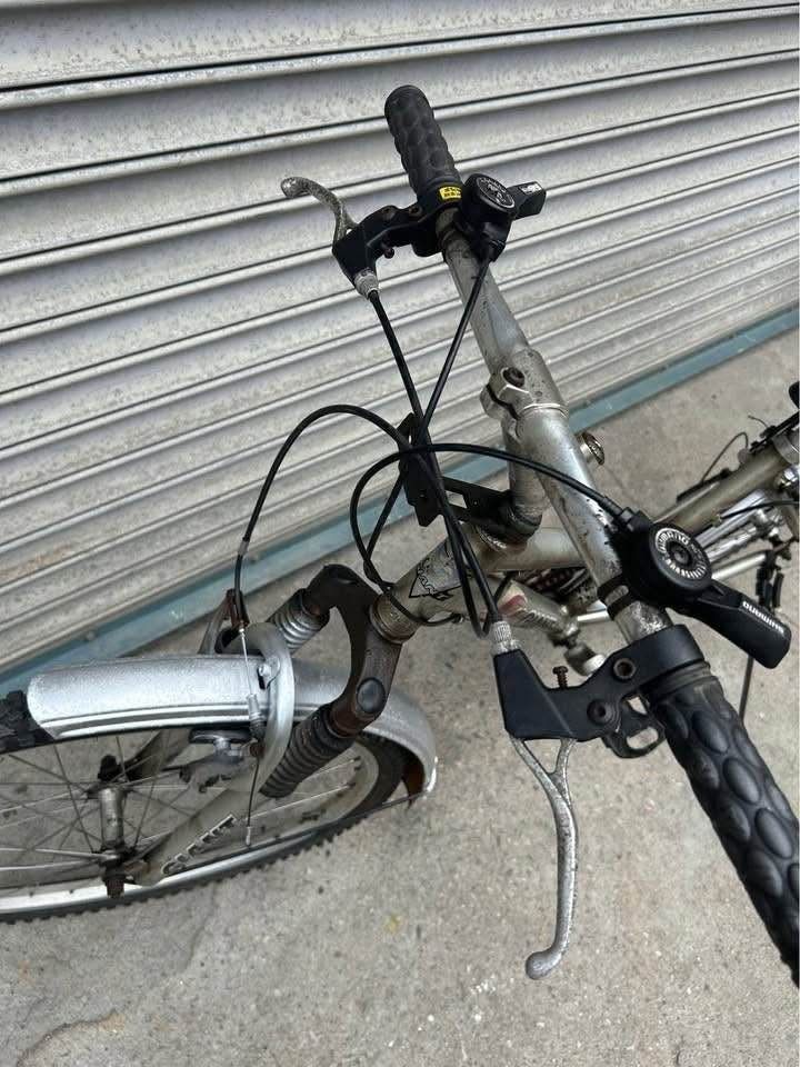 由 makelove036 (刊登 ID 1371206431，圖片 3) 提交，位於 高雄市 (Kaohsiung) 的 A26二手26吋18段變速 捷安特 腳踏車- (類別：單車)，說明：專賣二手腳踏車 每台車都經過師傅處理，維修，翻新，清潔，都可直接騎乘 功能正常（好騎），無待修。 售$1280 注意!!注意!!!限定自取!!!!!!!!限定自取!!!!!!!!限定自取!!!!!!!不寄送 看過喜歡再買，售出不退 物品所在地： 高雄鳳山武營路全聯附近 (詳細地址請私訊詢問)。