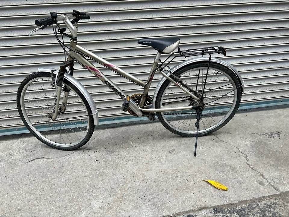 由 makelove036 (刊登 ID 1371206431，圖片 1) 提交，位於 高雄市 (Kaohsiung) 的 A26二手26吋18段變速 捷安特 腳踏車- (類別：單車)，說明：專賣二手腳踏車 每台車都經過師傅處理，維修，翻新，清潔，都可直接騎乘 功能正常（好騎），無待修。 售$1280 注意!!注意!!!限定自取!!!!!!!!限定自取!!!!!!!!限定自取!!!!!!!不寄送 看過喜歡再買，售出不退 物品所在地： 高雄鳳山武營路全聯附近 (詳細地址請私訊詢問)。