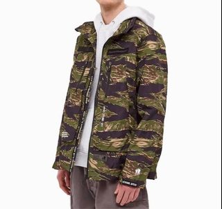 (Category: ) located in . Submitted by Bapeshop (Listing ID 1371316923, Image 1). Description: .