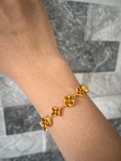 (Category: ) located in . Submitted by lovetoshops7 (Listing ID 1371252366, Image 1). Description: .