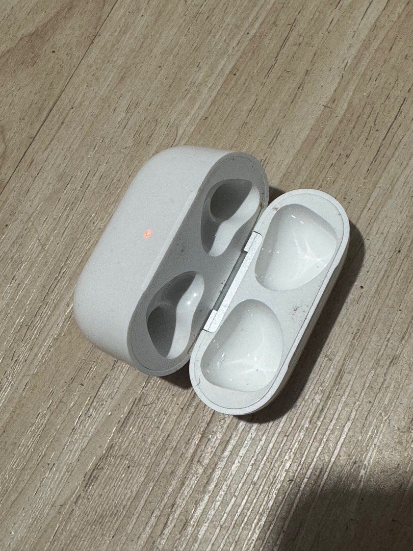 Apple Airpods 3rd Gen CASE ONLY (Gen 3) (Category: Headphones & Headsets) located in Manila. Submitted by jbcobey (Listing ID 1371289384, Image 2). Description: Lost both earbuds. Still working and charging. Guaranteed original..