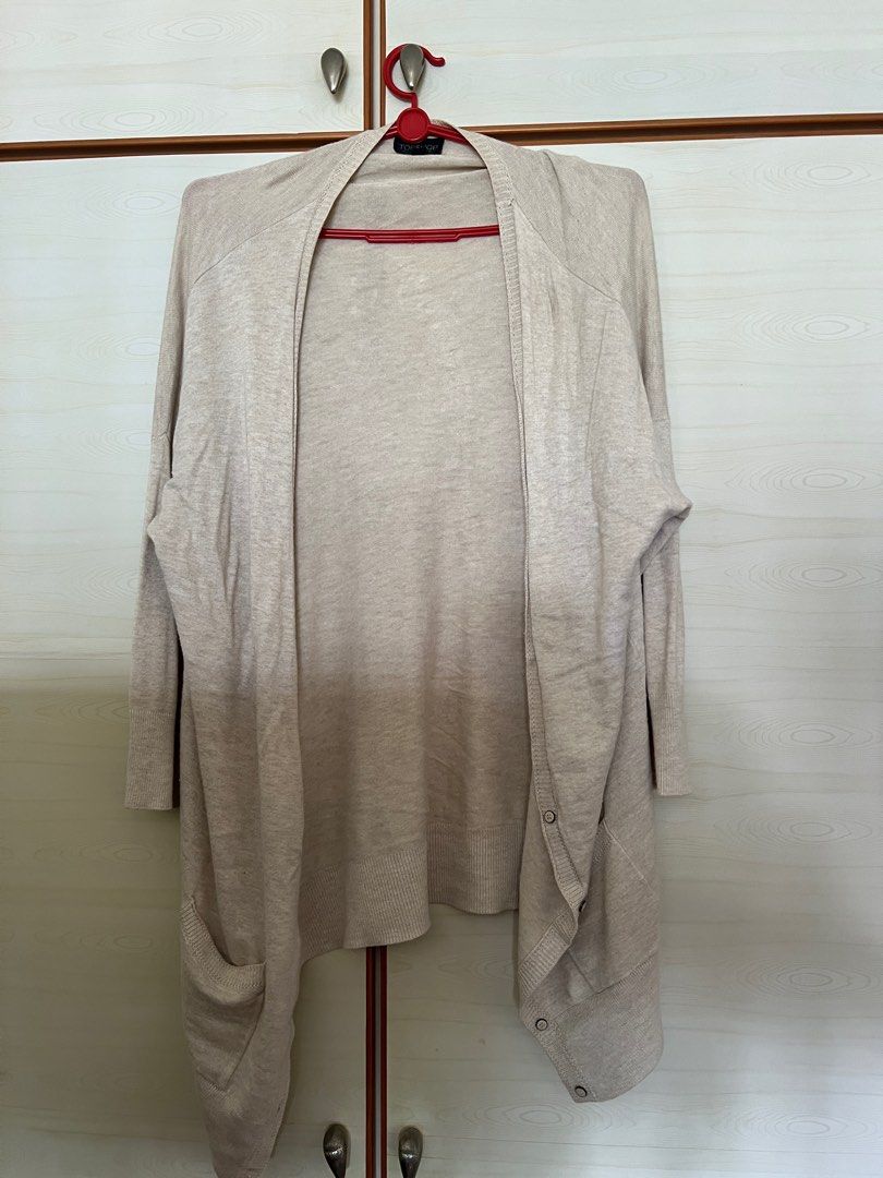 Assorted Jackets (Category: Coats, Jackets and Outerwear) located in Singapore. Submitted by lalalalalalah (Listing ID 1371210990, Image 2). Description: Vintage Oversized Goretex Jacket - Large (Shedding inner layers of plastic?) Cropped Fleece Lavender Blazer Uniqlo Comfy Blazer (Well used) Topshop long sweater (Well used).