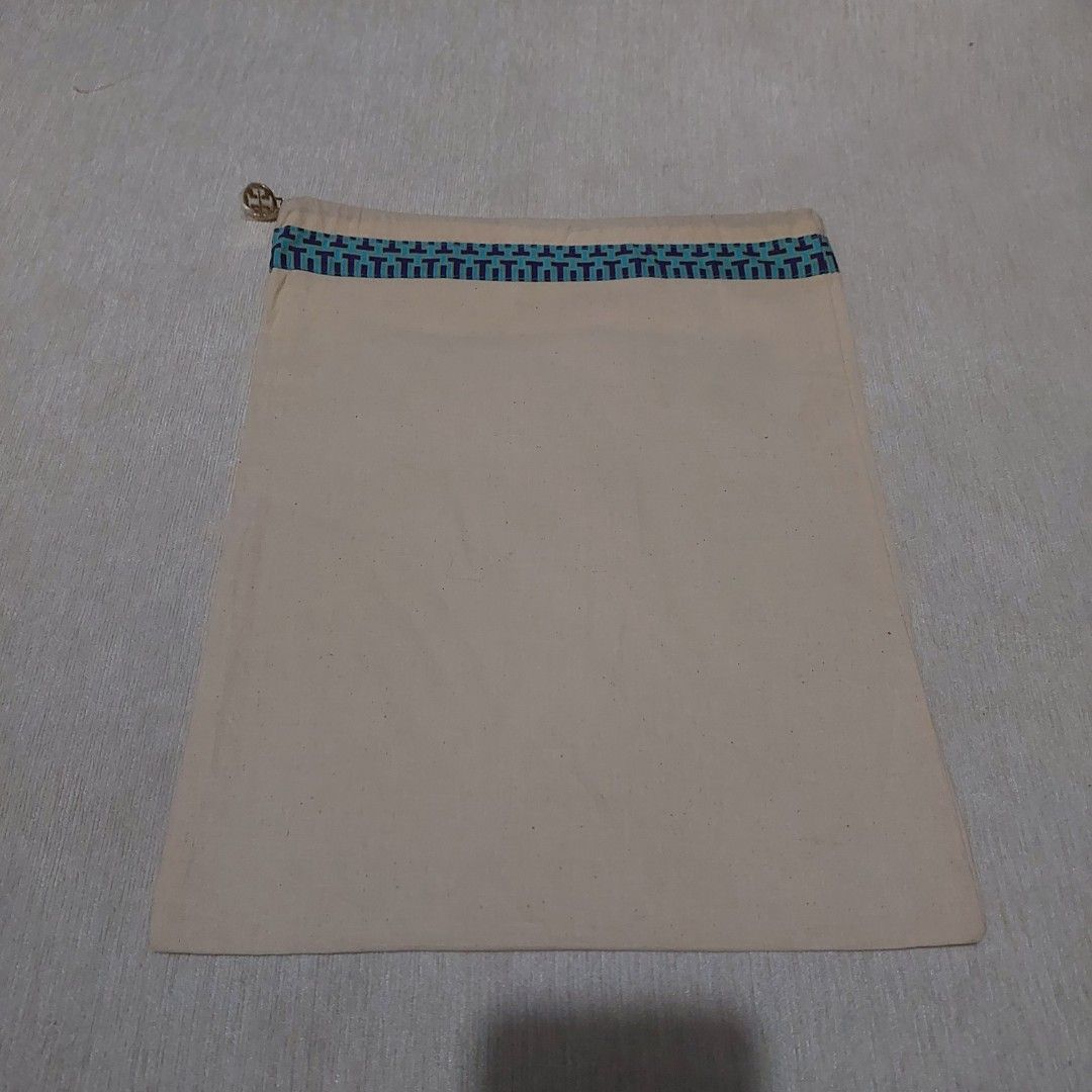 Authentic Tory Burch dust bag 15x12 inches (Category: Luxury Bags & Wallets) located in Manila. Submitted by jfluxury.co (Listing ID 1371213345, Image 2). Description: excellent condition no flaws bought in Japan 🇯🇵 💯% Authentic. 😊 Money back guarantee. 😊 Clean and ready to use na..