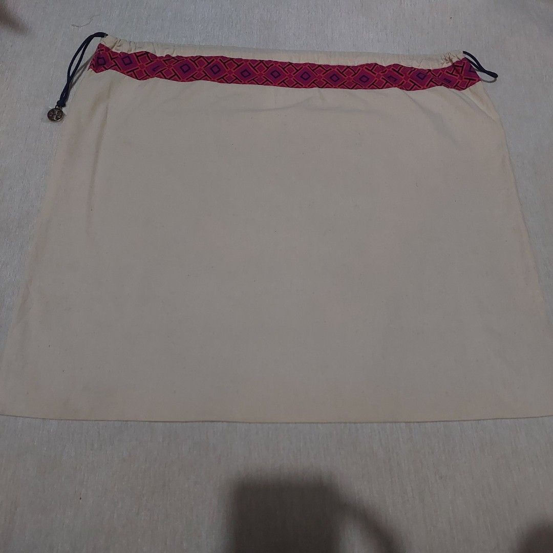 Authentic Tory Burch dust bag 20x23 inches (Category: Luxury Bags & Wallets) located in Manila. Submitted by jfluxury.co (Listing ID 1371213644, Image 2). Description: excellent condition no flaws bought in Japan 🇯🇵 💯% Authentic. 😊 Money back guarantee. 😊 Clean and ready to use na..