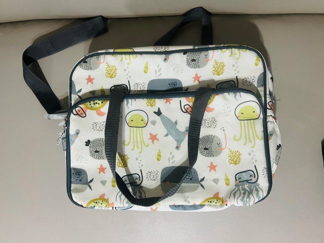 Baby Diaper Bag (Category: Diaper Bags & Wetbags) located in Rizal. Submitted by gonzalesliza58 (Listing ID 1371233314, Image 1). Description: 14.5 inches width 12 inches length.