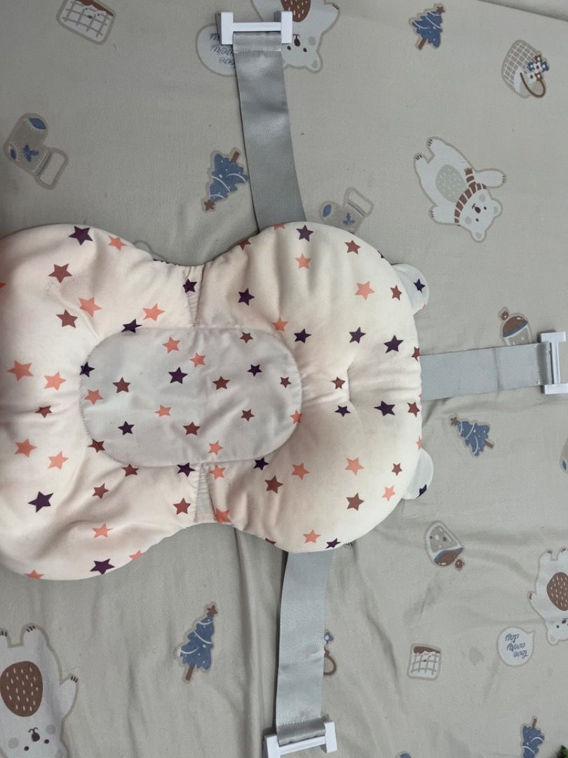 Baby bath net (Category: Bathtub & Bath Accessories) located in Muntinlupa City. Submitted by keenlion_22f510 (Listing ID 1371286779, Image 1). Description: Di na nagagamit ni baby decluttering.