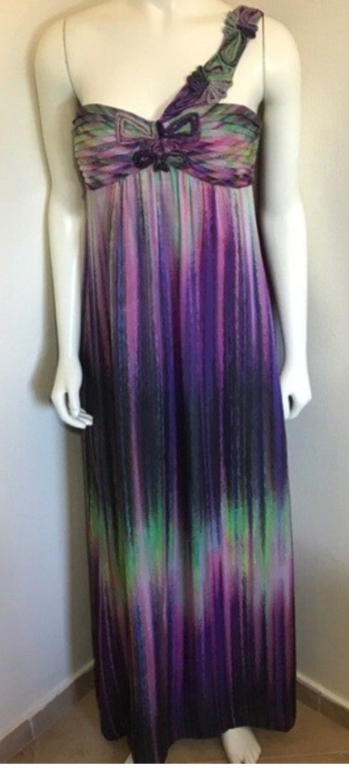 BCBG MaxAzria Venus Cut Silk Gown (Category: Evening dresses & gowns) located in San Rafael. Submitted by oldandnewfinds (Listing ID 1371300892, Image 2). Description: Size: 4 Bust: 32" waist: 28" length: 58" Please refrain from sending an offer or haggling/asking for the last price if you are not going to purchase the item. Let's not waste each other's time. Thank you for being considerate. MOP: BPI or Gcash Ships via J&T (orange app checkout on