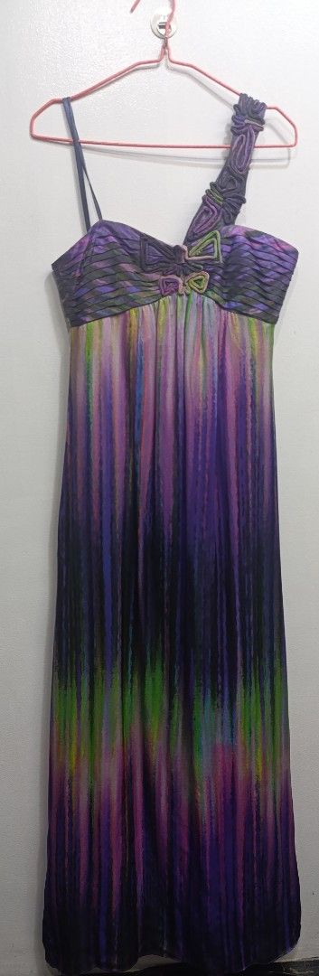 BCBG MaxAzria Venus Cut Silk Gown (Category: Evening dresses & gowns) located in San Rafael. Submitted by oldandnewfinds (Listing ID 1371300892, Image 3). Description: Size: 4 Bust: 32" waist: 28" length: 58" Please refrain from sending an offer or haggling/asking for the last price if you are not going to purchase the item. Let's not waste each other's time. Thank you for being considerate. MOP: BPI or Gcash Ships via J&T (orange app checkout on