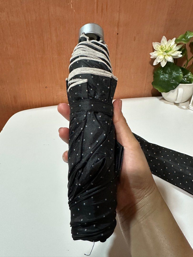 Black Polkadot folded umbrella (Category: Umbrellas) located in Davao. Submitted by favoritepreloved (Listing ID 1371289659, Image 3). Description: ❤️ very lightweight ❤️ handle made of aluminum material ❤️ japan surplus source ❤️ 24cm length when folded.