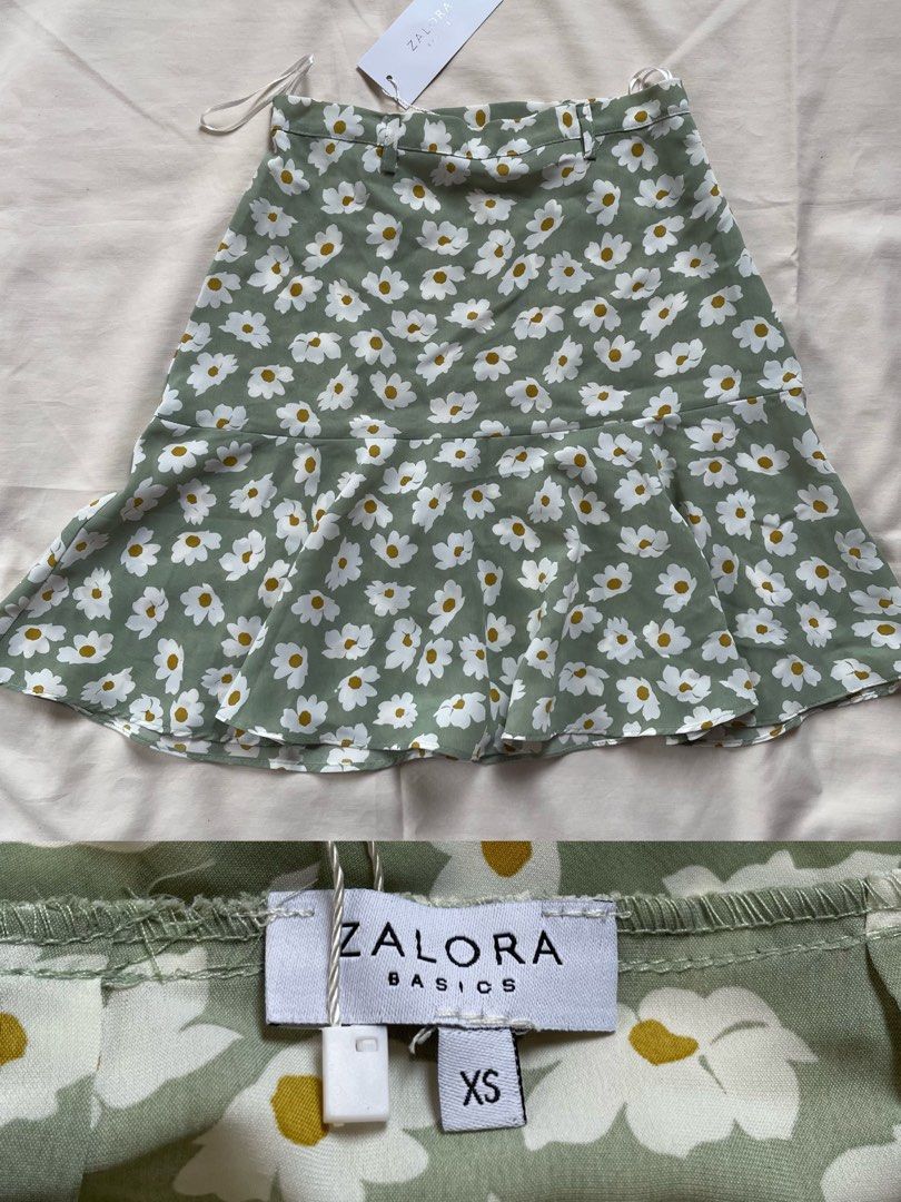 BRAND NEW green mini skirt (Category: Skirts) located in Santa Margarita. Submitted by vstrove (Listing ID 1371233821, Image 1). Description: IN GOOD CONDITION Perfect for summer 🌼🍃.