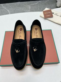 (Category: ) located in . Submitted by shoes_locker (Listing ID 1371202529, Image 1). Description: .