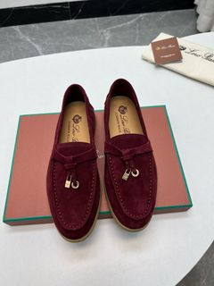 (Category: ) located in . Submitted by shoes_locker (Listing ID 1371203504, Image 1). Description: .