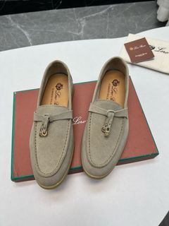 (Category: ) located in . Submitted by shoes_locker (Listing ID 1371203689, Image 1). Description: .