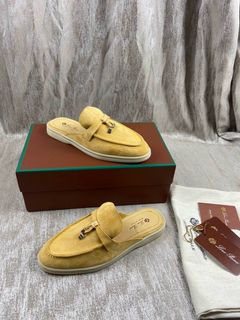 (Category: ) located in . Submitted by shoes_locker (Listing ID 1371204363, Image 1). Description: .